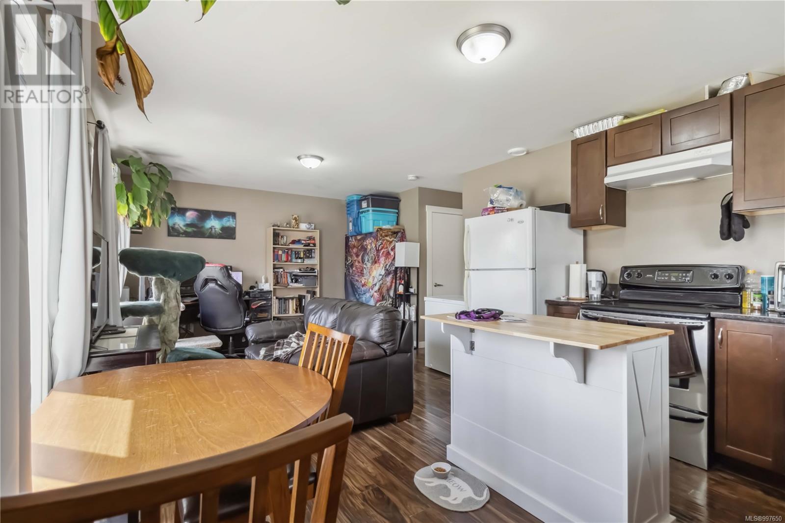  940 Aqua Court, Langford