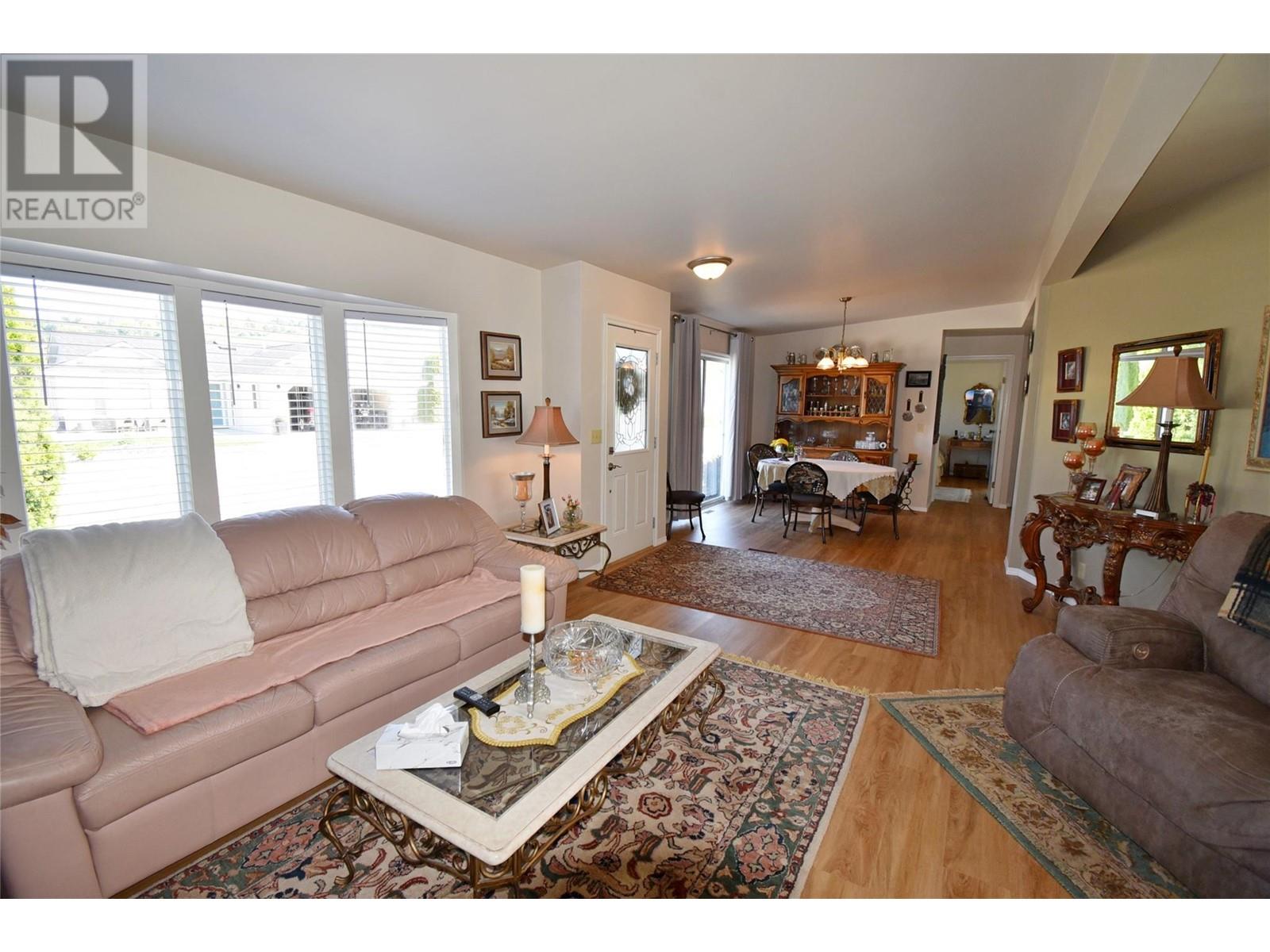  735 3 Street, Vernon