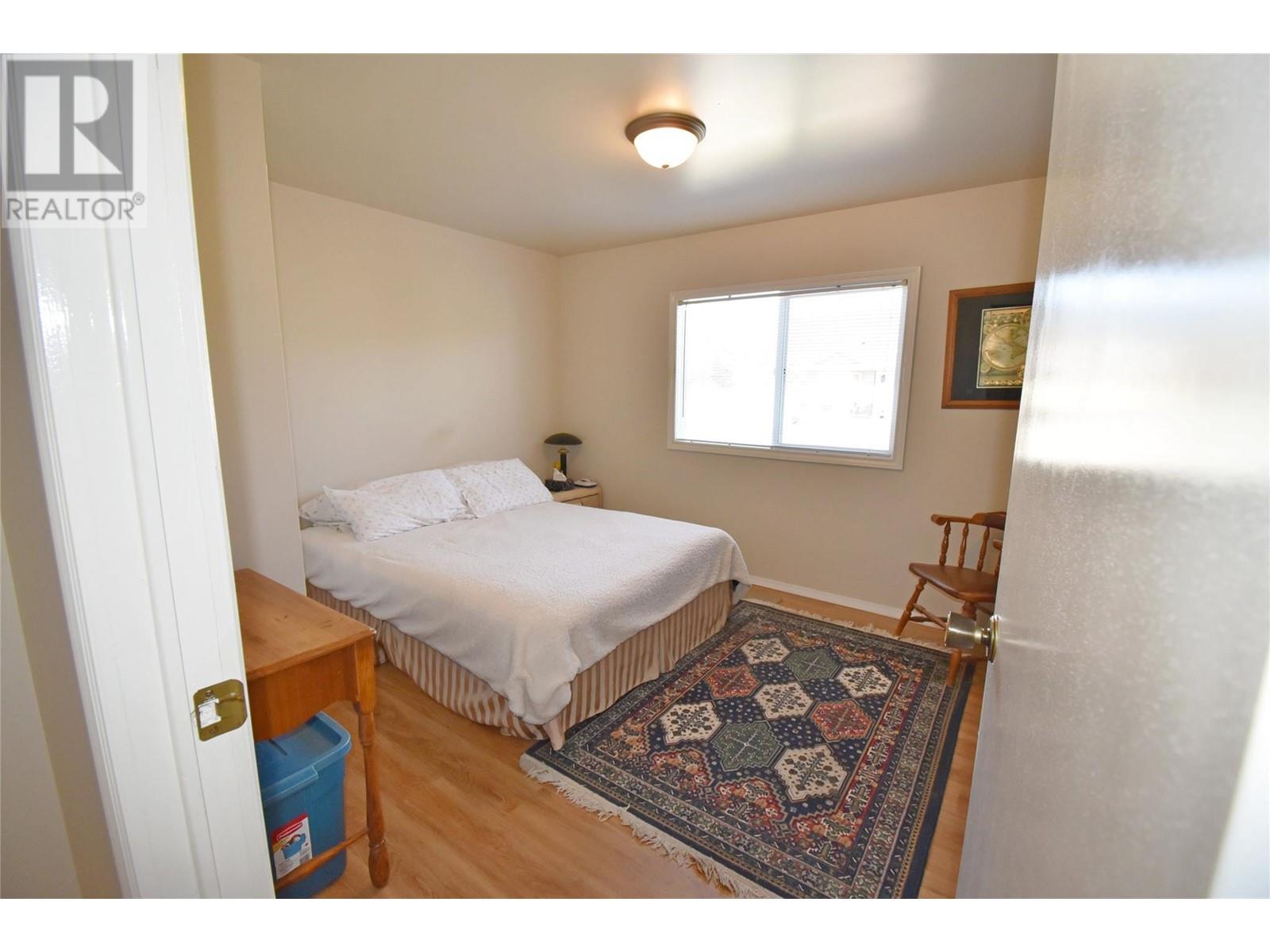  735 3 Street, Vernon