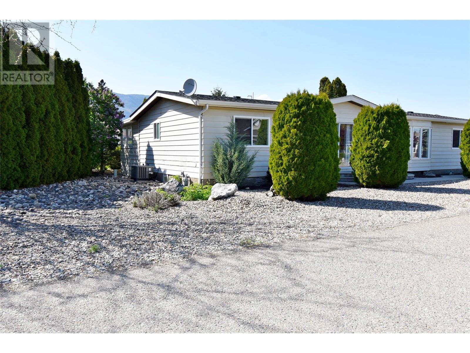  735 3 Street, Vernon