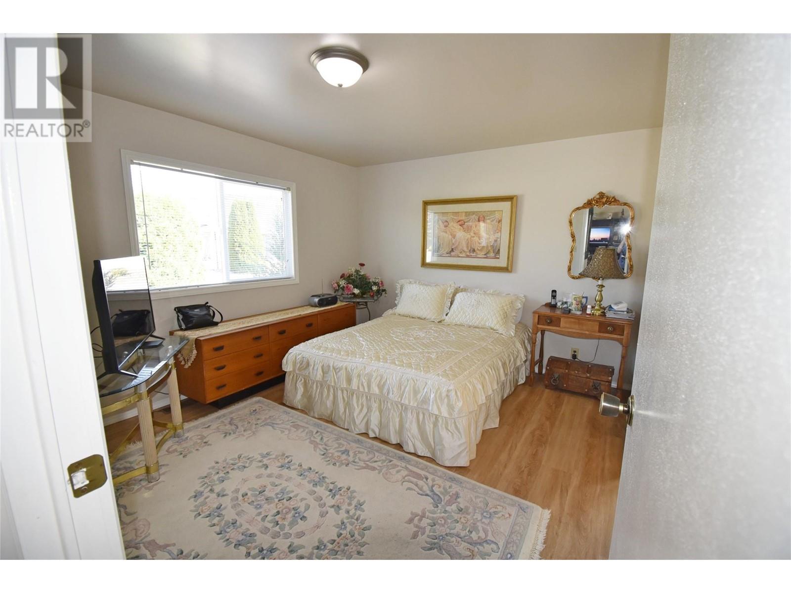  735 3 Street, Vernon