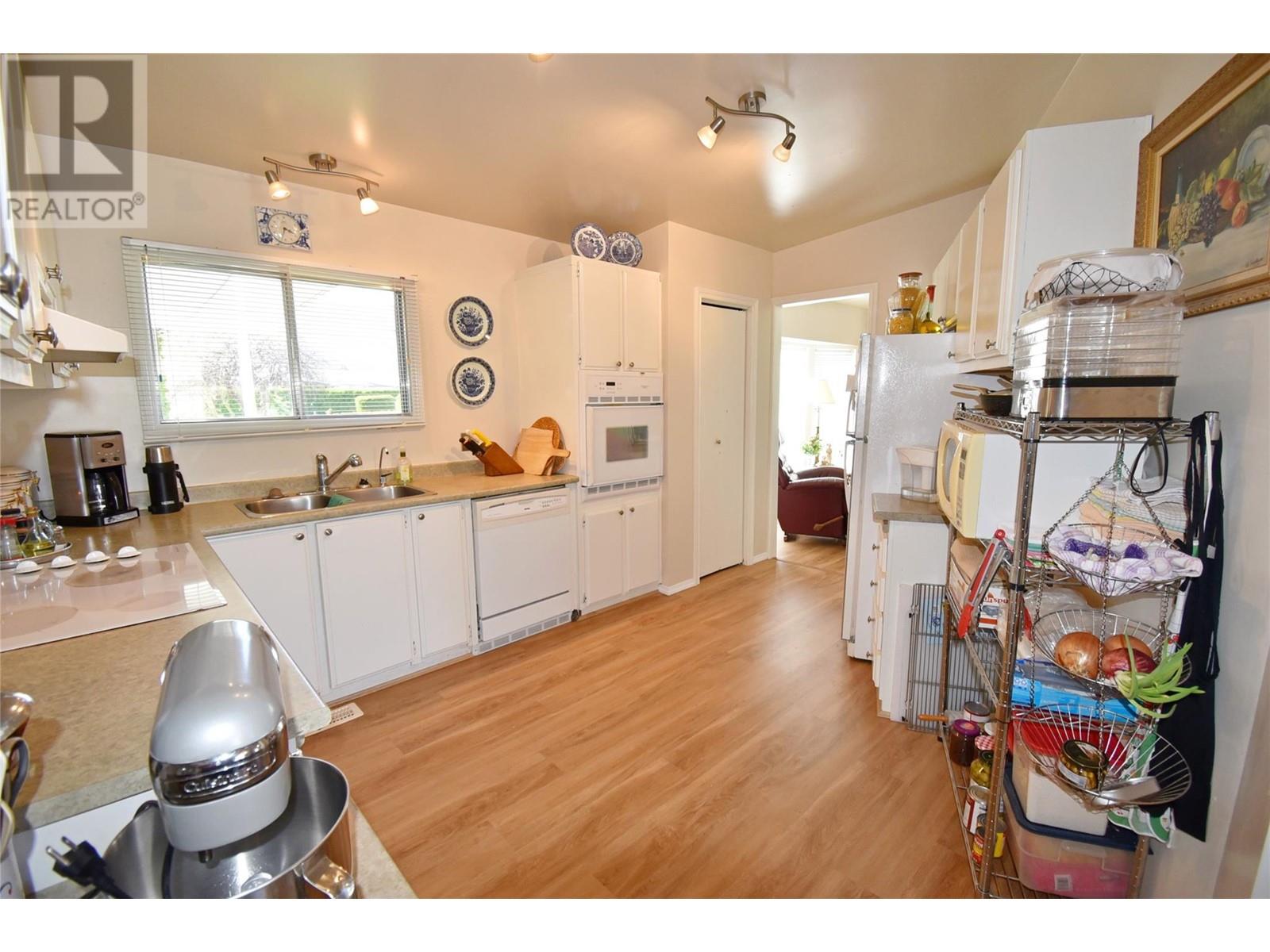 735 3 Street, Vernon