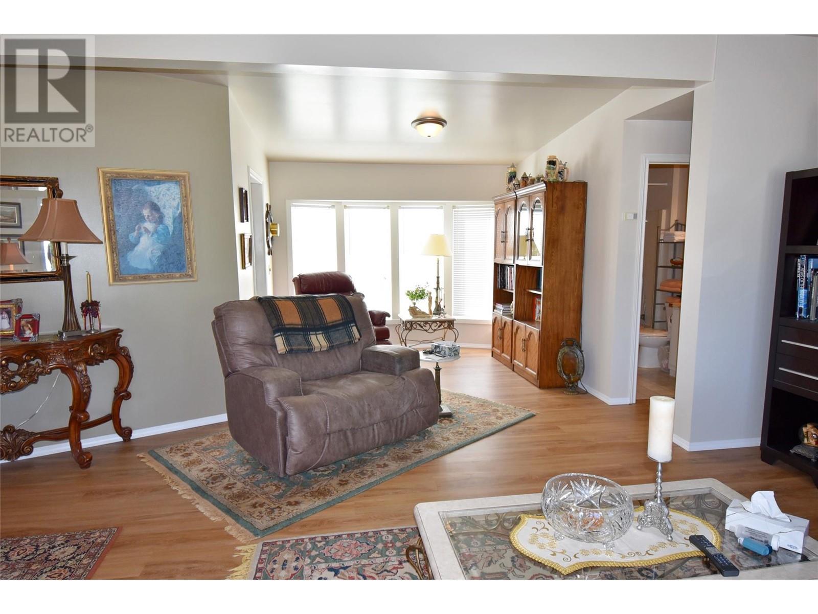  735 3 Street, Vernon