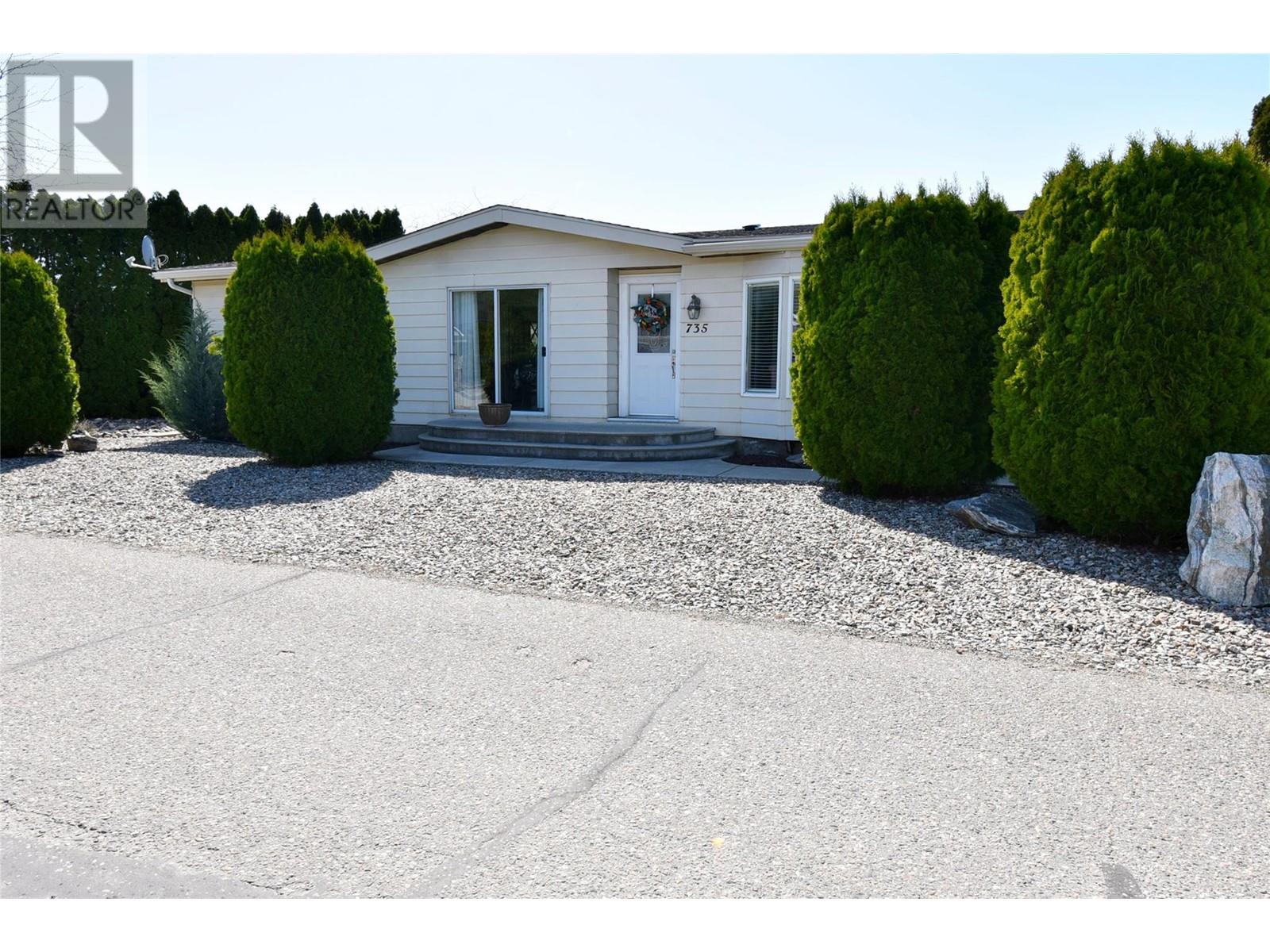  735 3 Street, Vernon