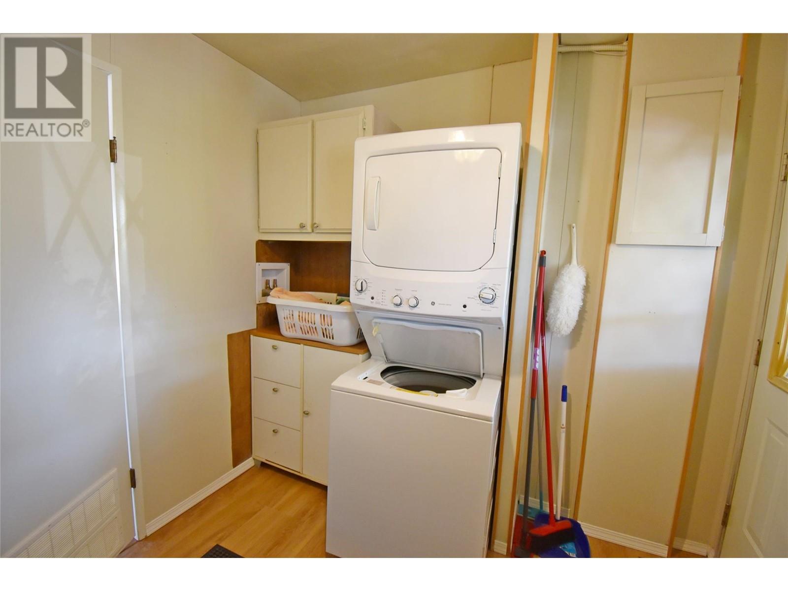  735 3 Street, Vernon