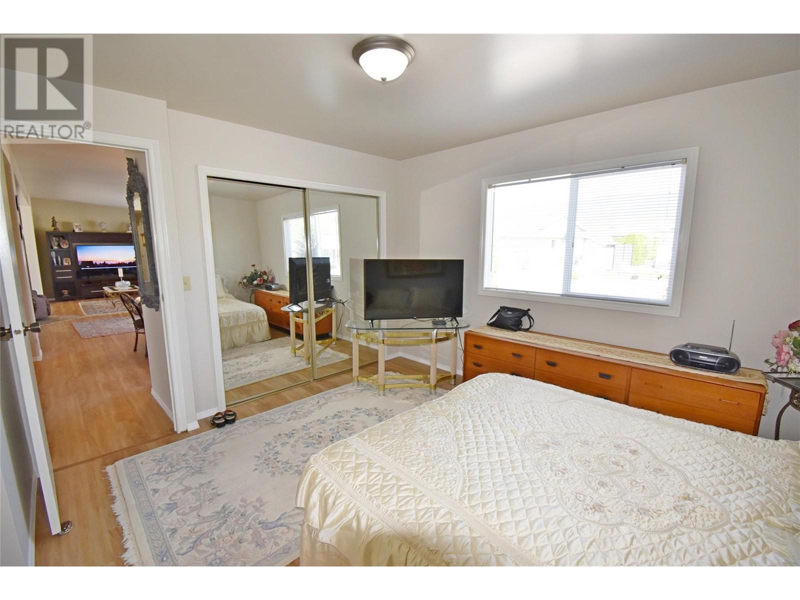  735 3 Street, Vernon