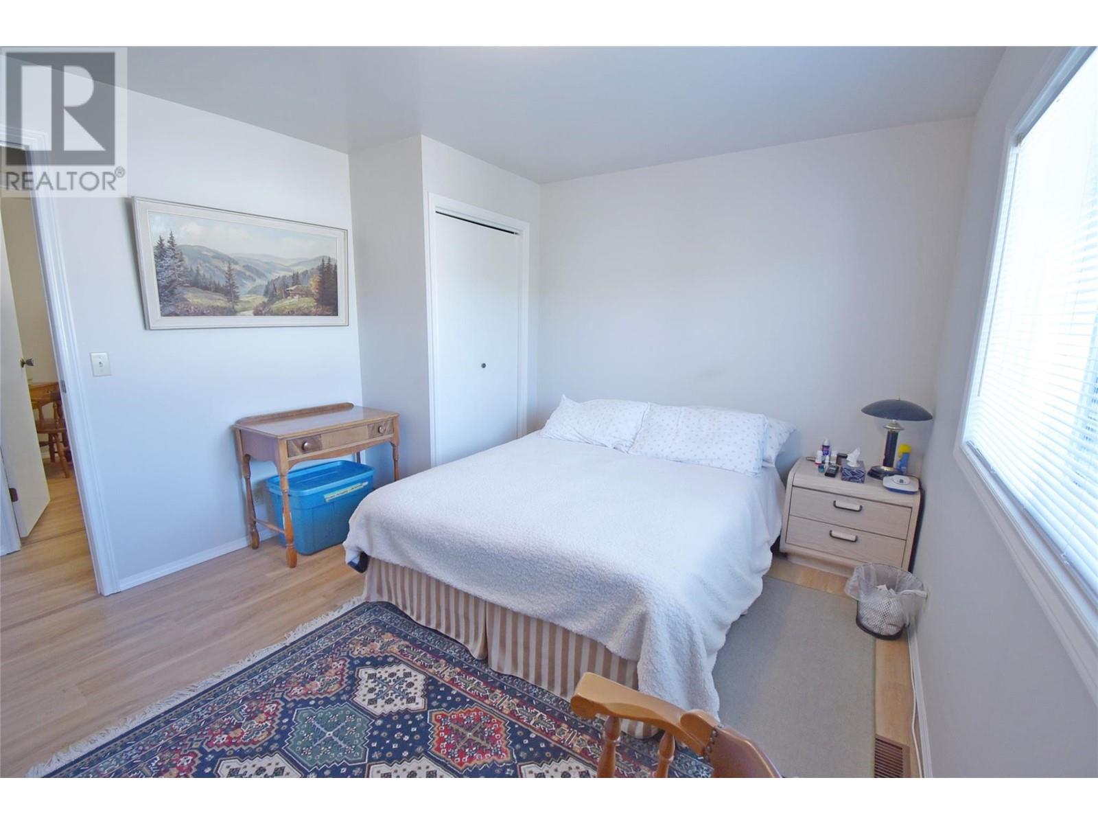  735 3 Street, Vernon