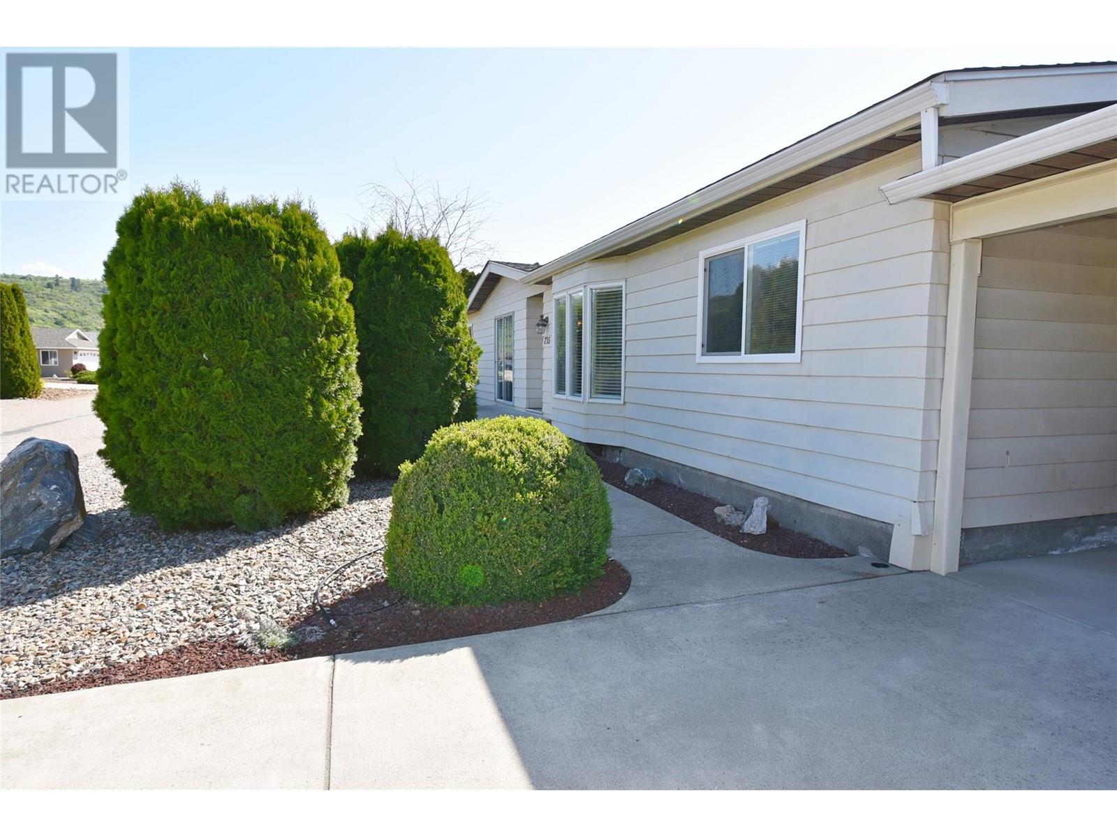  735 3 Street, Vernon