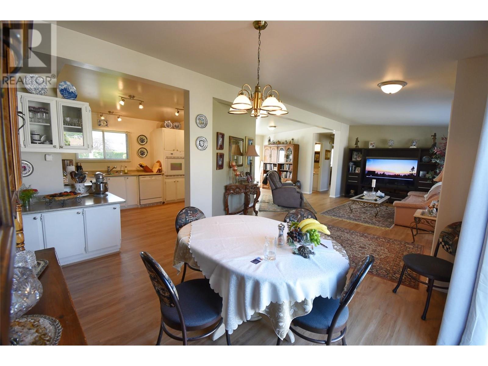  735 3 Street, Vernon
