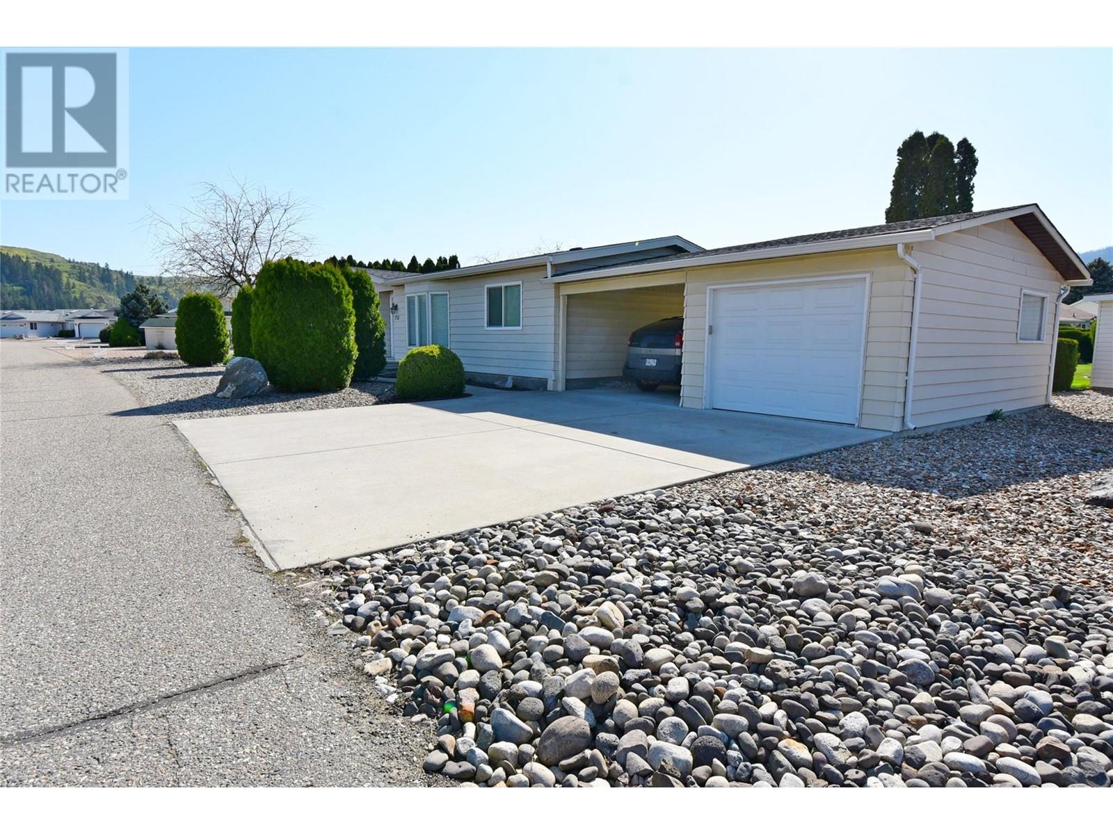  735 3 Street, Vernon