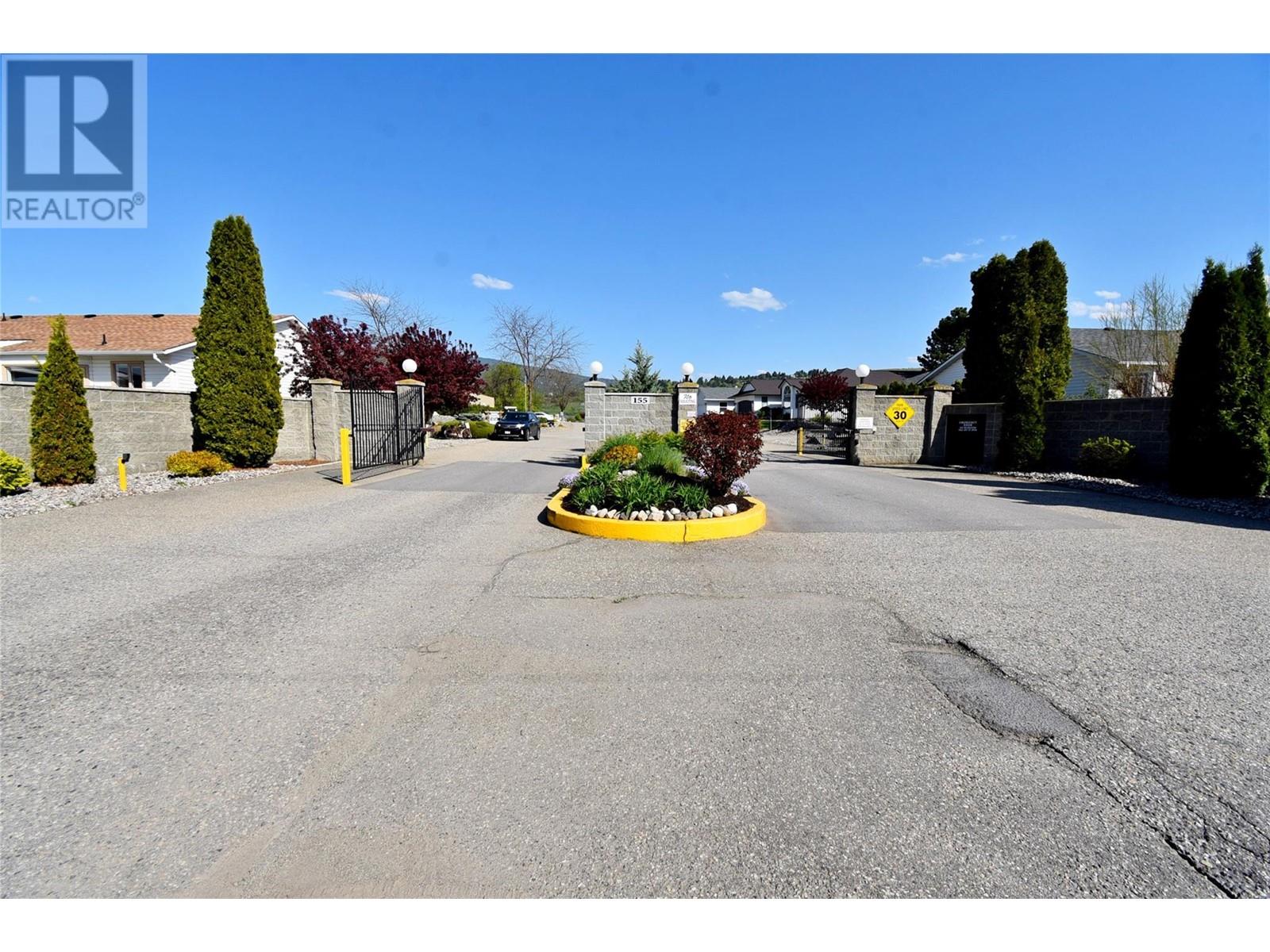  735 3 Street, Vernon