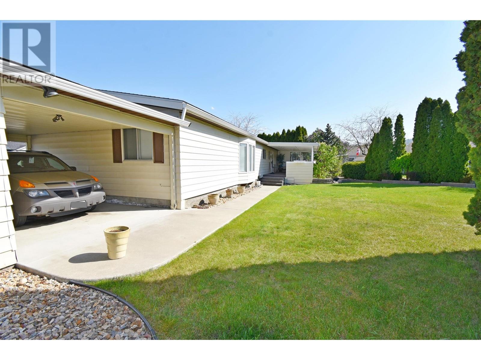  735 3 Street, Vernon
