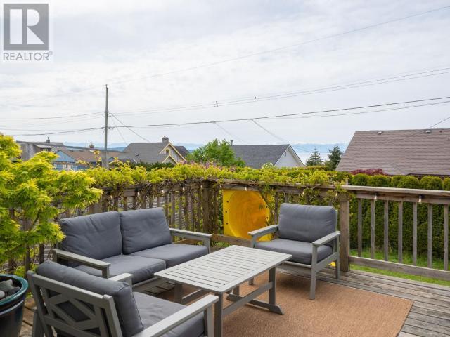 4594 HARVIE AVE, Powell River