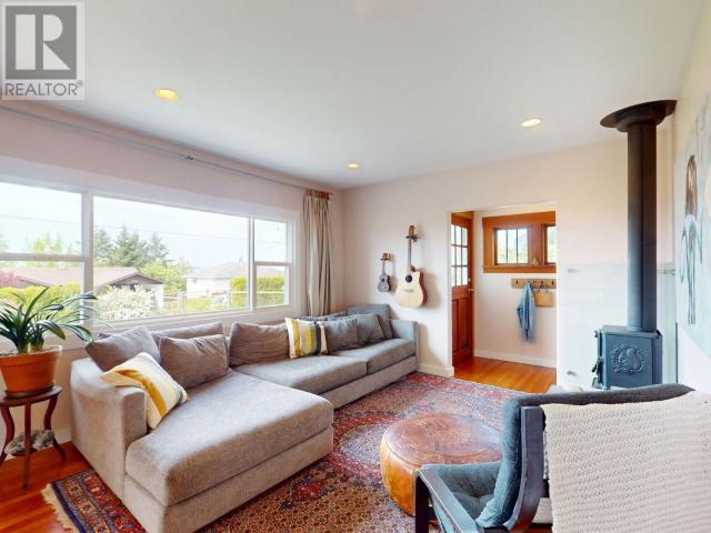 4594 HARVIE AVE, Powell River