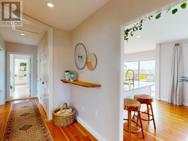 4594 HARVIE AVE, Powell River