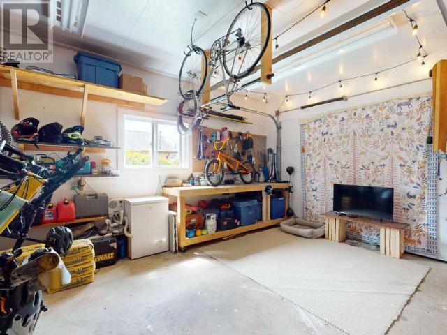 4594 HARVIE AVE, Powell River