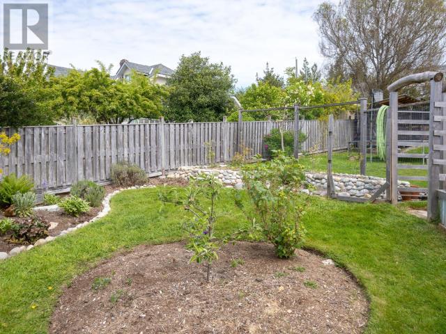 4594 HARVIE AVE, Powell River