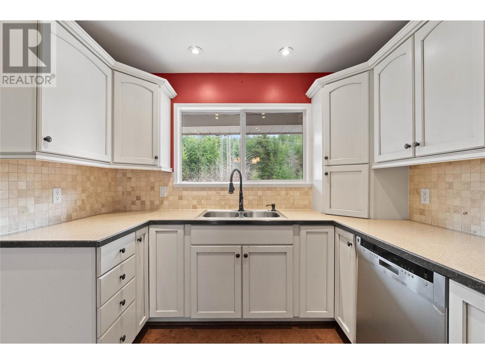  5091 Lakeshore Road Northeast, Salmon Arm