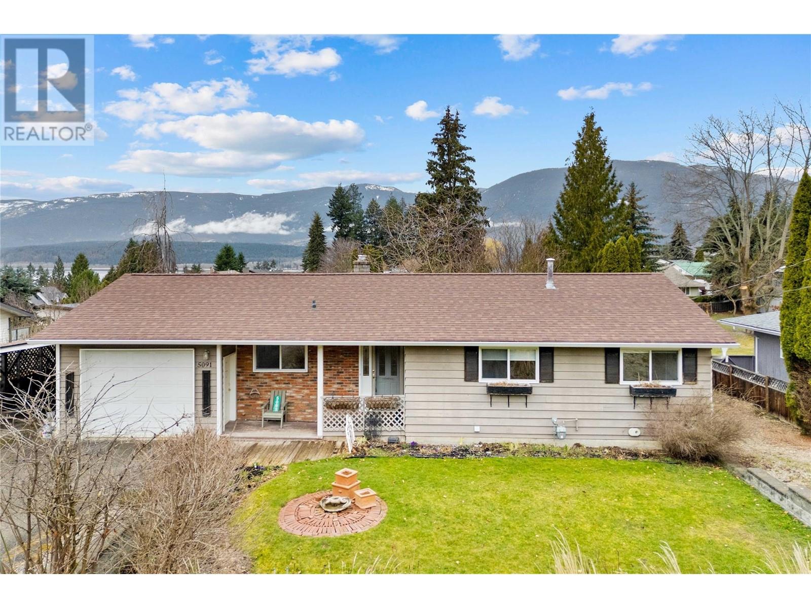  5091 Lakeshore Road Northeast, Salmon Arm