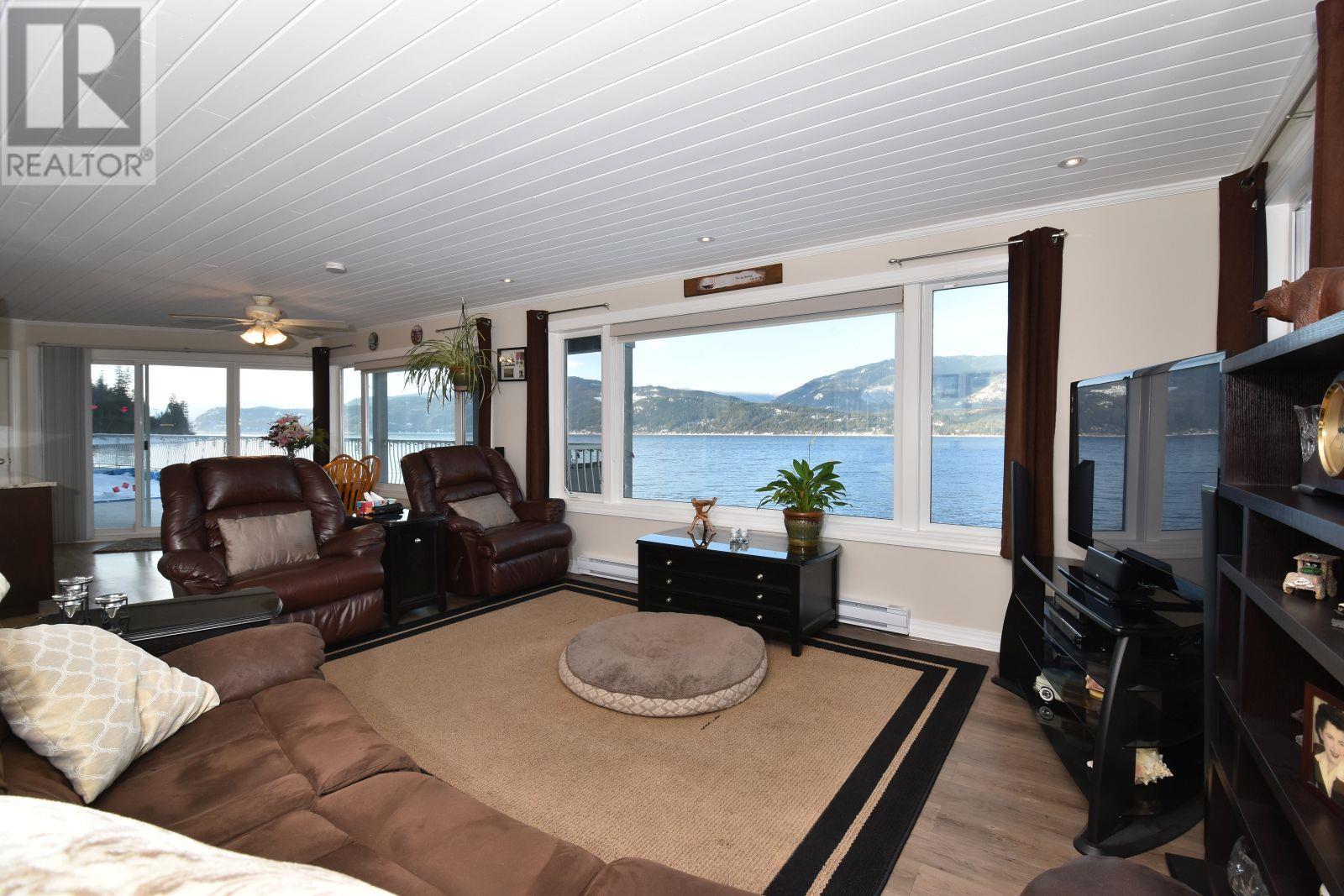  3181 Eagle Bay Road, Eagle Bay