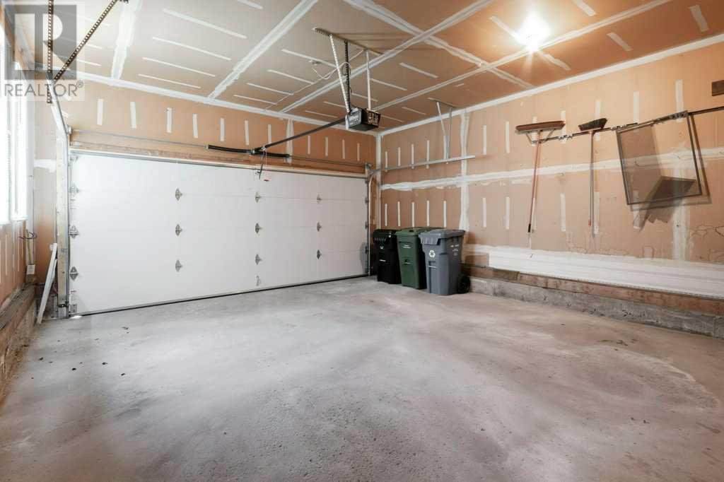 Single Family House Bungalow for Sale in  Edgeland Bay NW Edgemont Calgary 