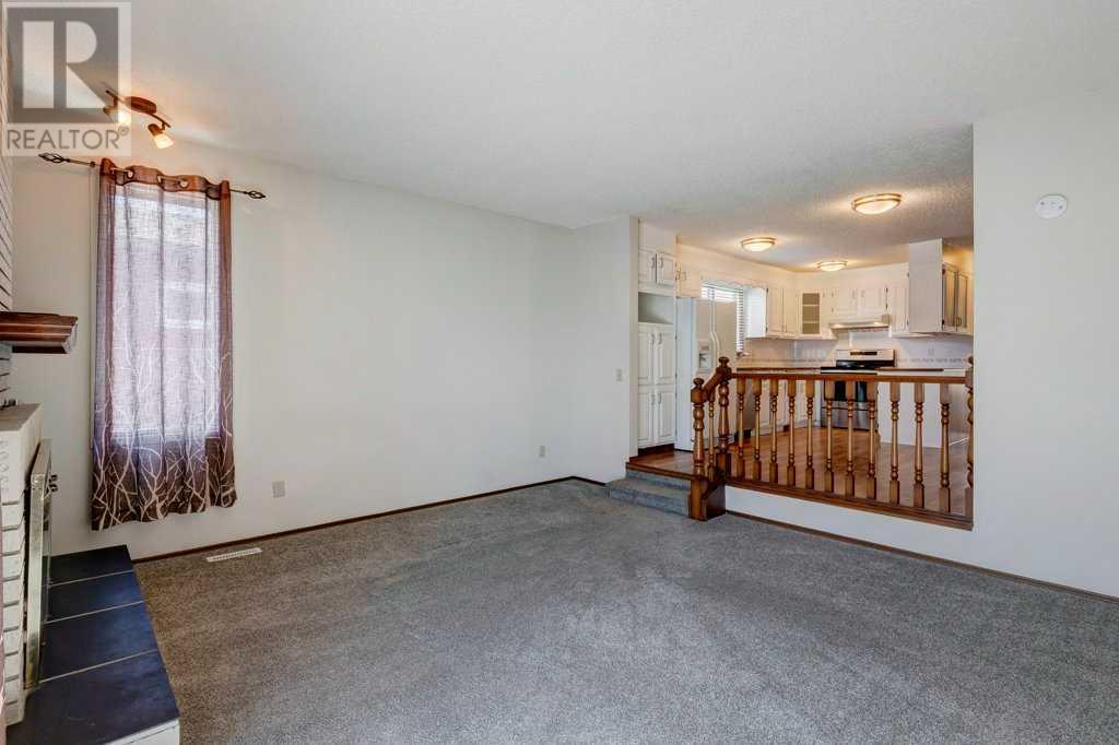 Single Family House Bungalow for Sale in  Edgeland Bay NW Edgemont Calgary 