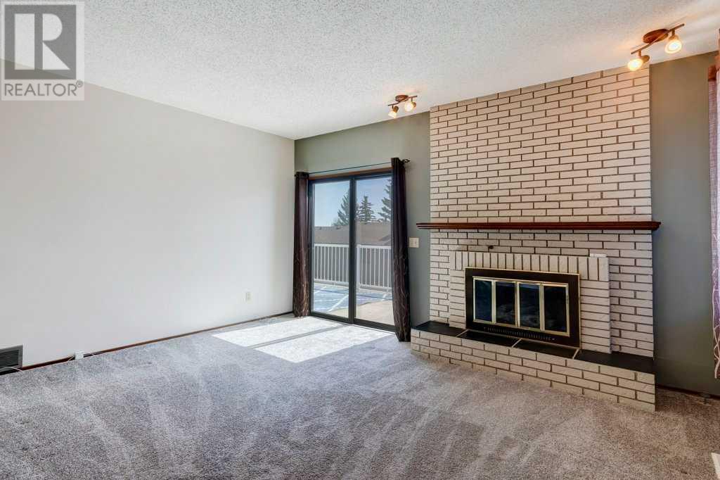 Single Family House Bungalow for Sale in  Edgeland Bay NW Edgemont Calgary 