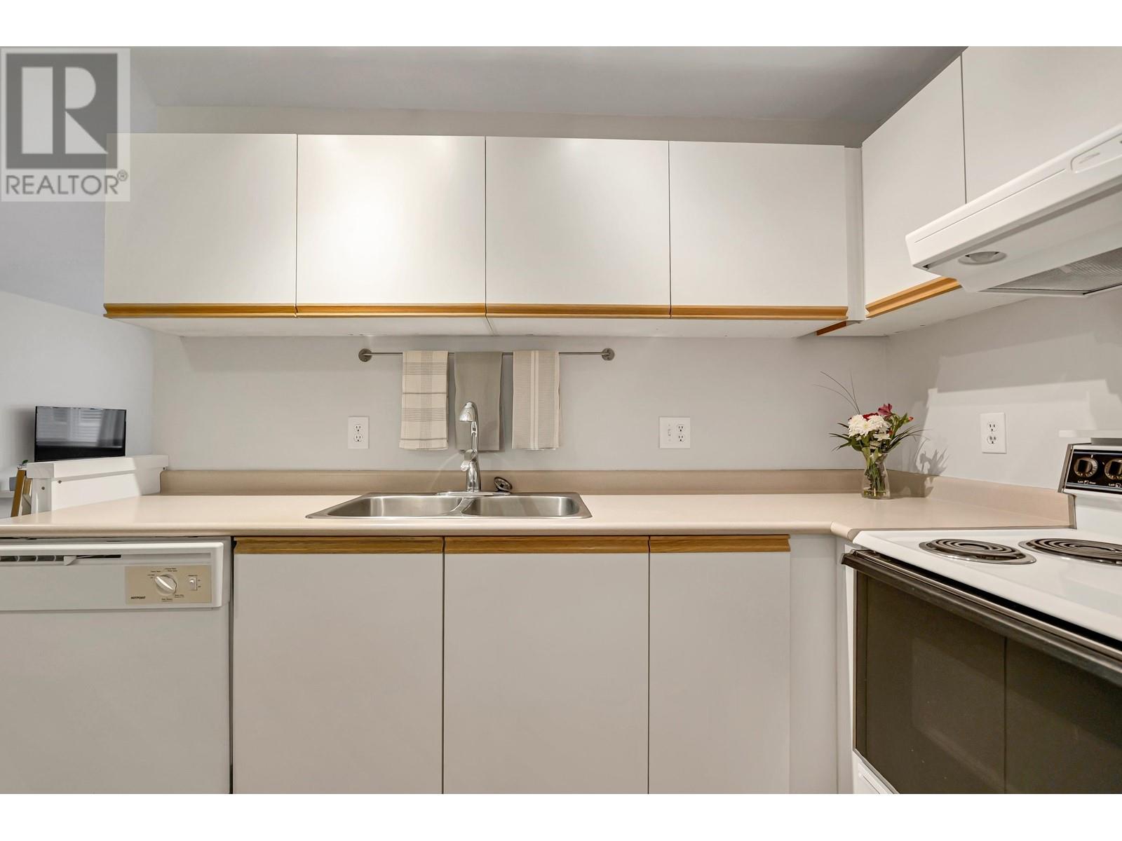 A208 40100 WILLOW CRESCENT, Squamish