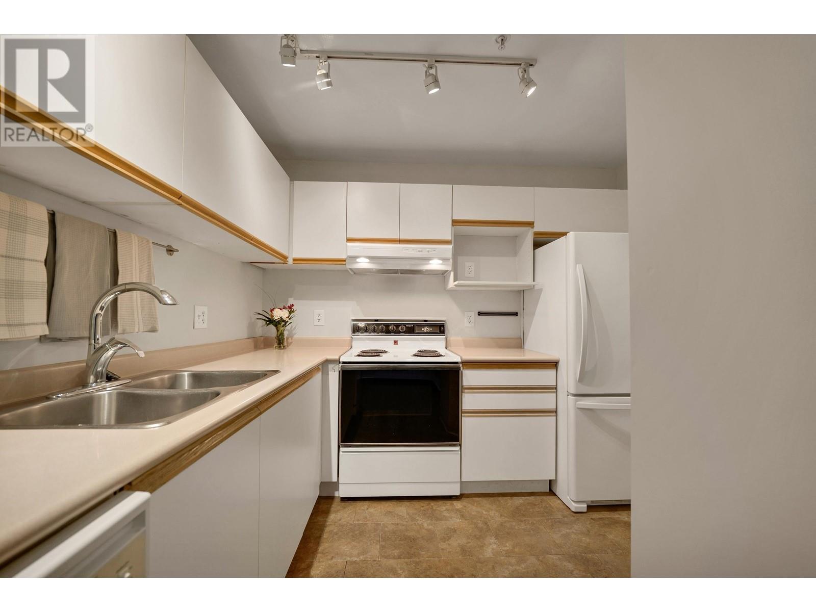 A208 40100 WILLOW CRESCENT, Squamish