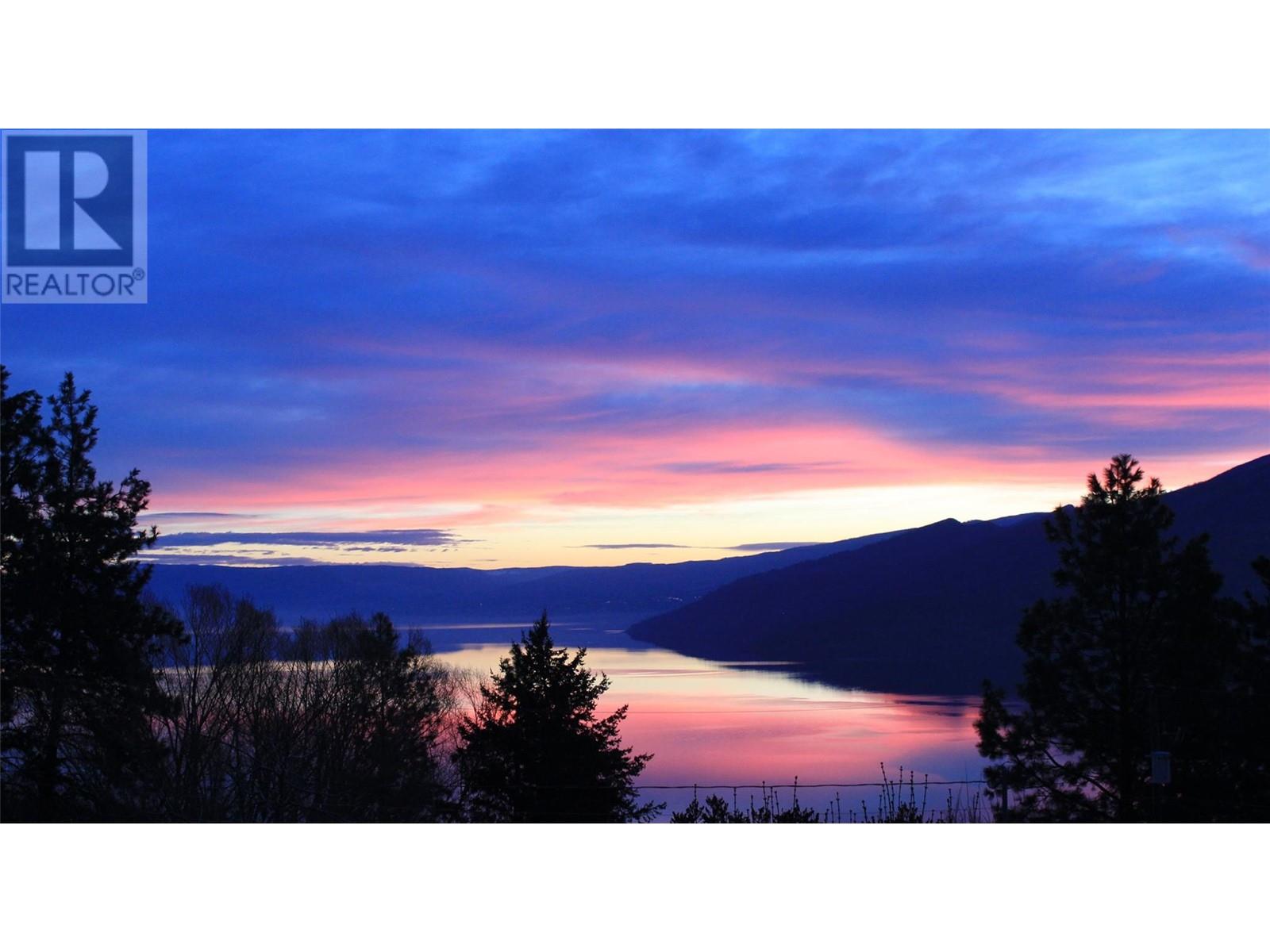 6207 Whinton Crescent, Peachland