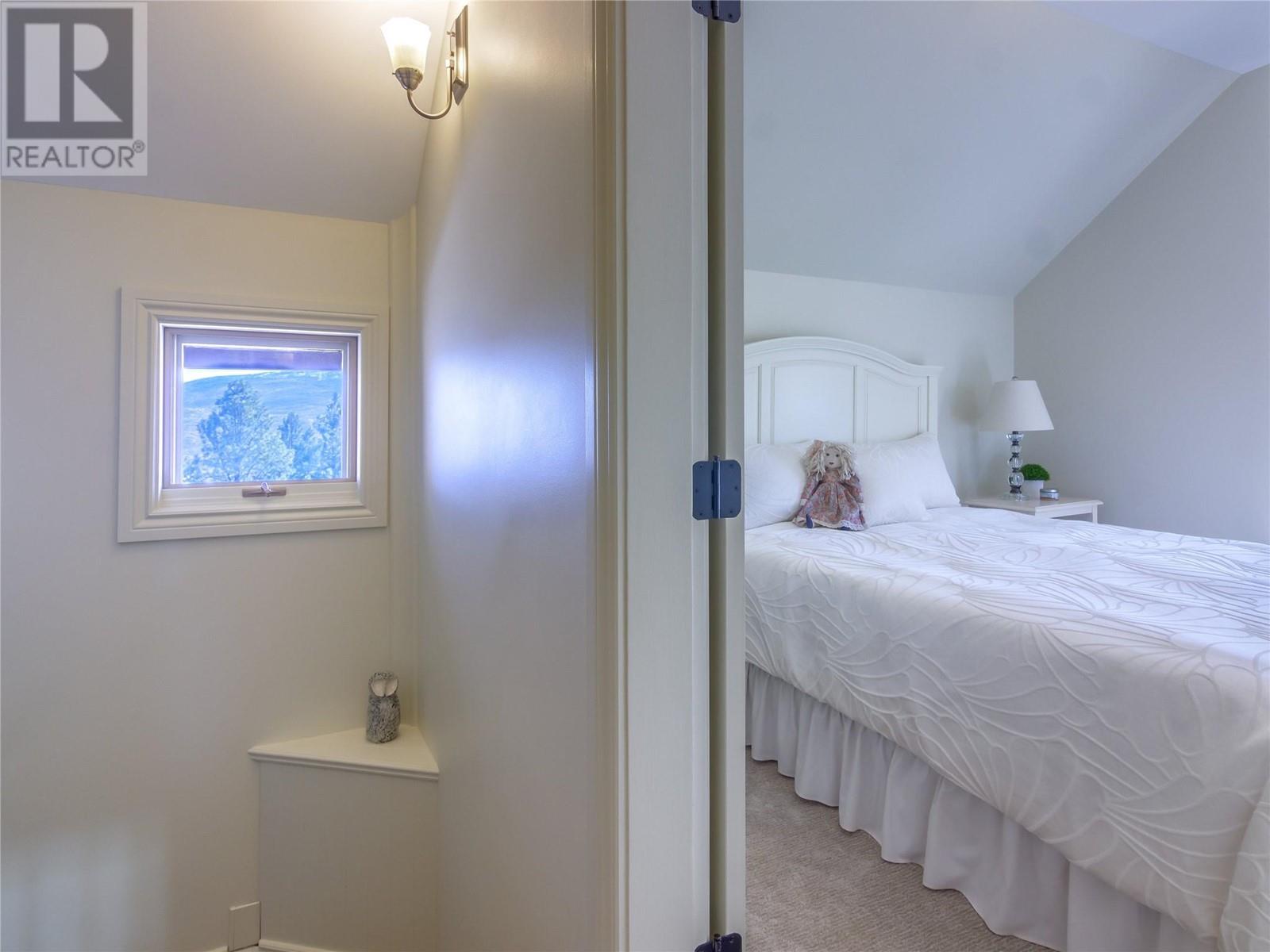  6207 Whinton Crescent, Peachland