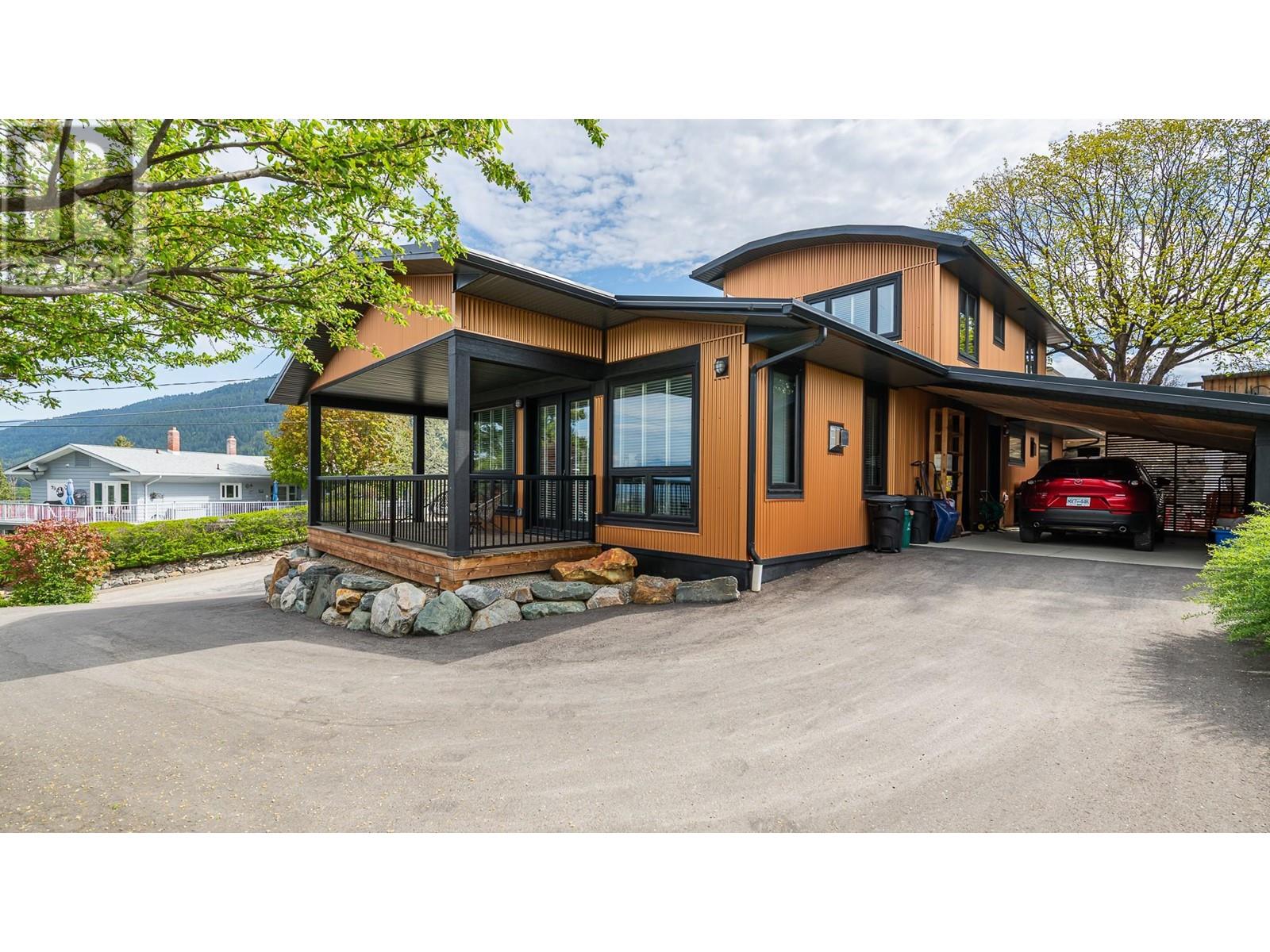 621 REGINA Street, Creston