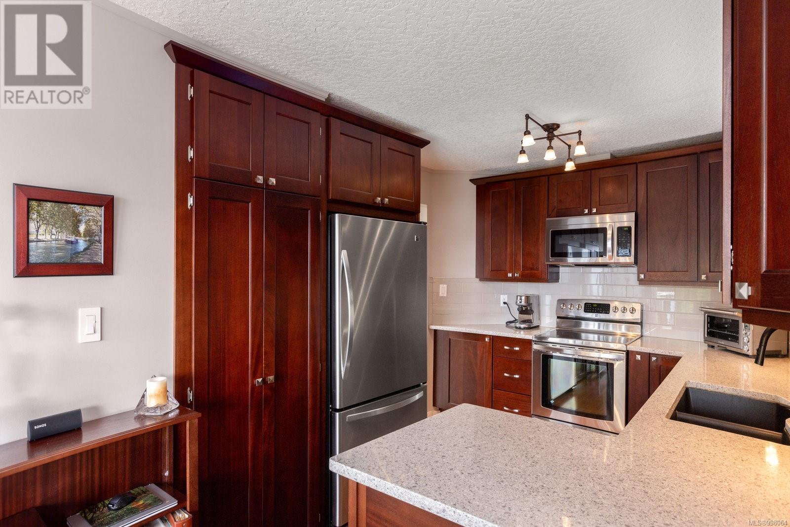 927 6880 Wallace Drive, Central Saanich