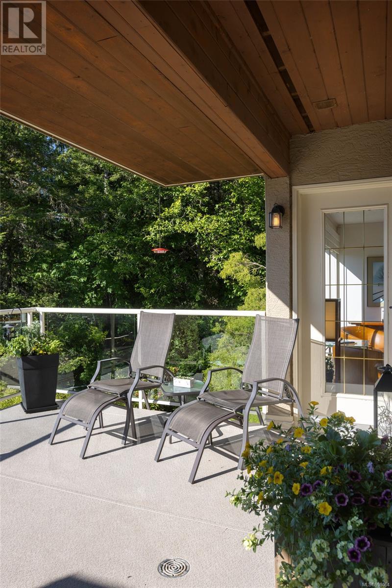927 6880 Wallace Drive, Central Saanich