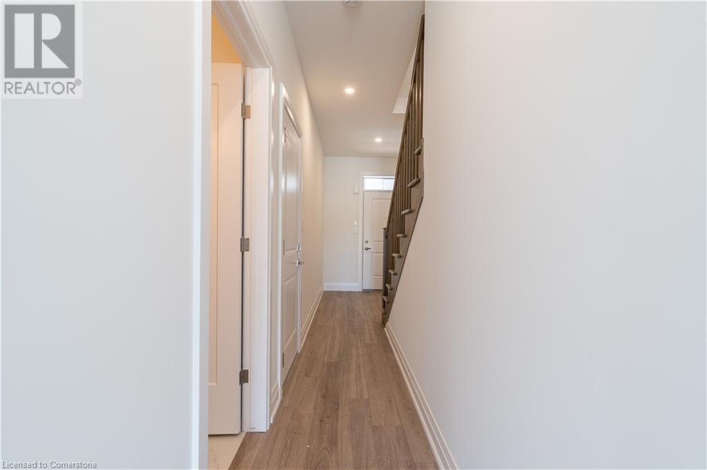 Photo 7 of 15 Raspberry Lane, Hamilton ON