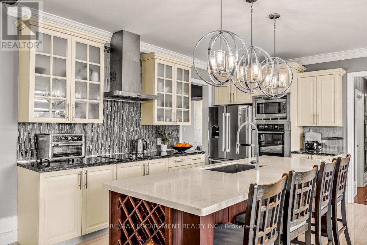 Photo 28 of 20 Chesswood Trail, Hamilton ON