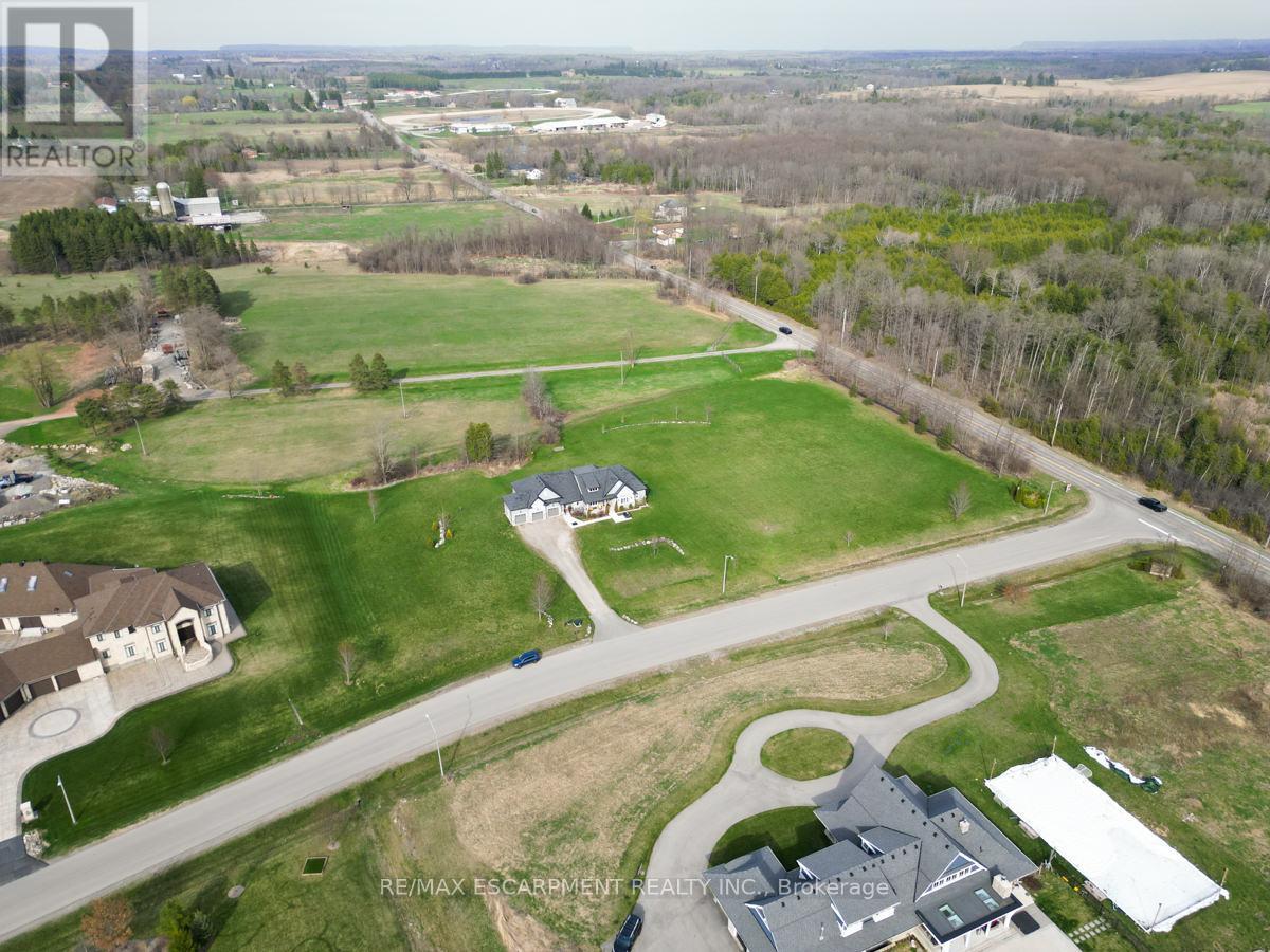Photo 18 of 20 Chesswood Trail, Hamilton ON