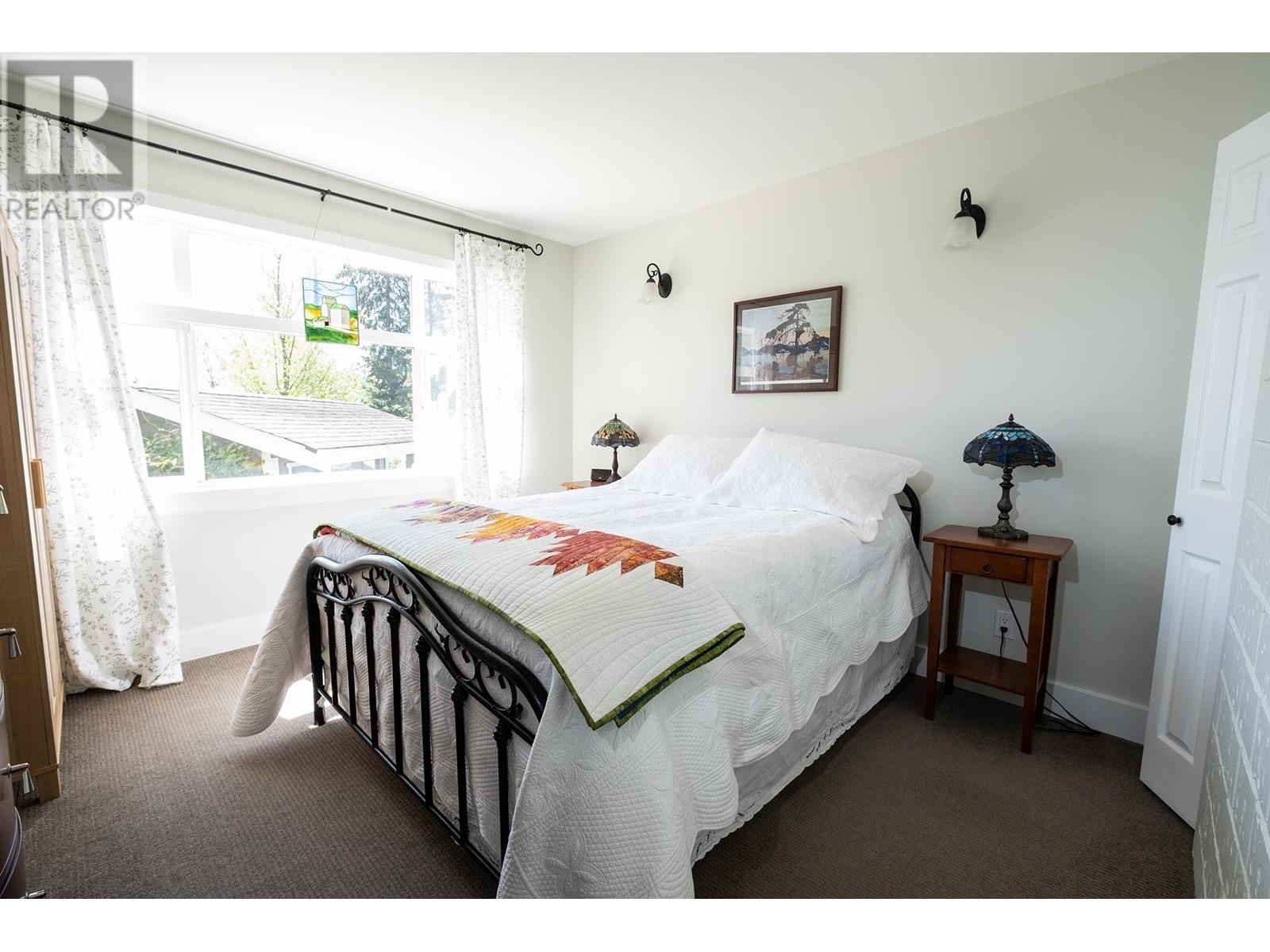 105 WHARF ROAD, Gibsons
