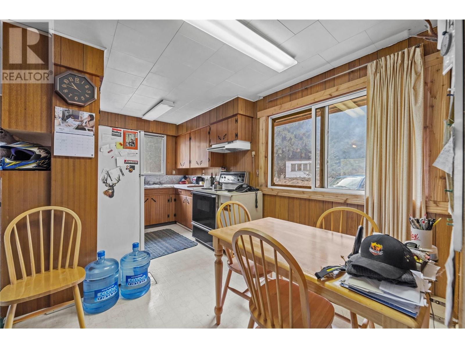 2055 AGATE BAY Road, Barriere