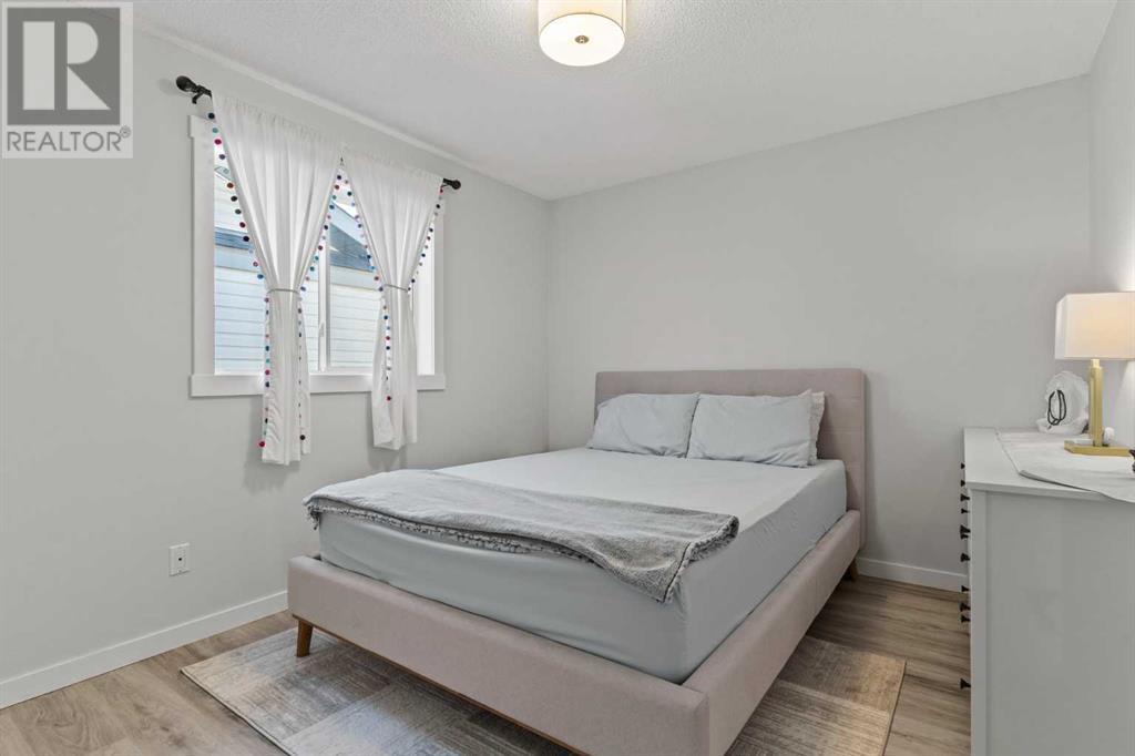 Single Family House Bi-level for Sale in  Hawkstone Drive NW Hawkwood Calgary 
