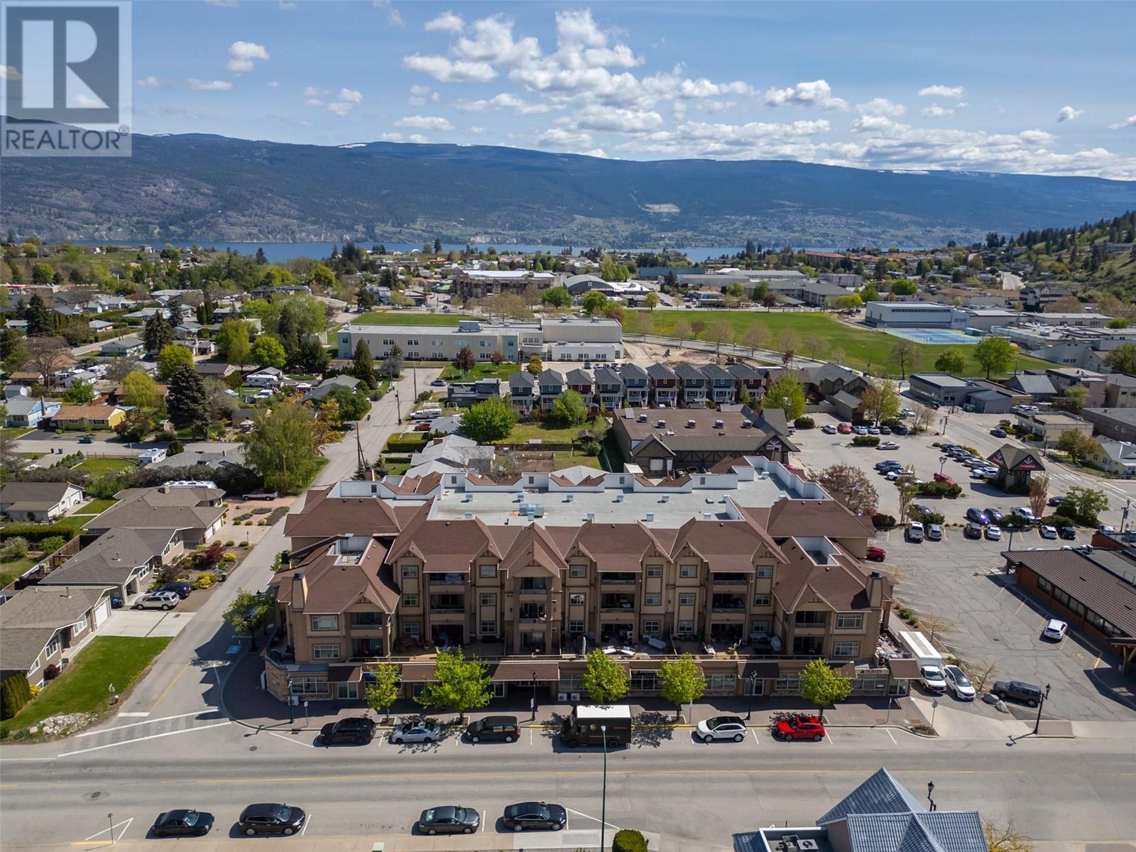 401 13615 Victoria Road North, Summerland