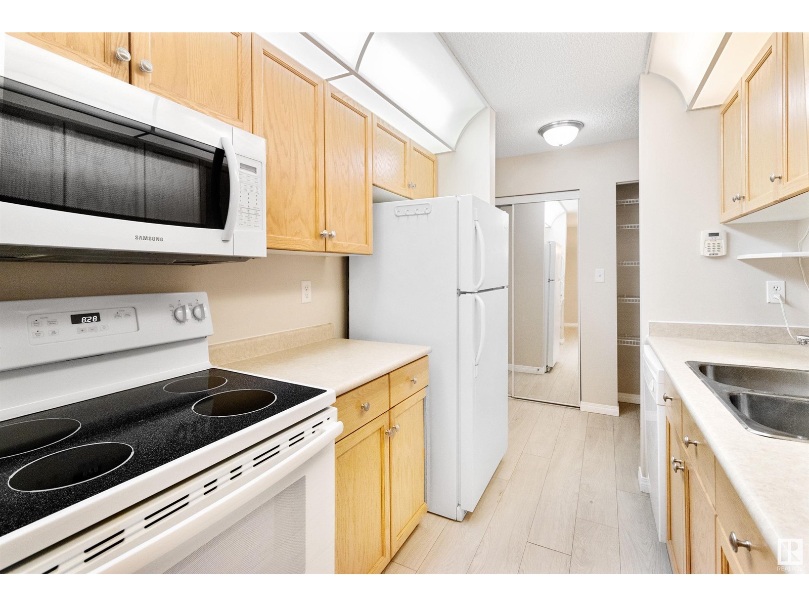 #129 4210 139 AV NW, Edmonton