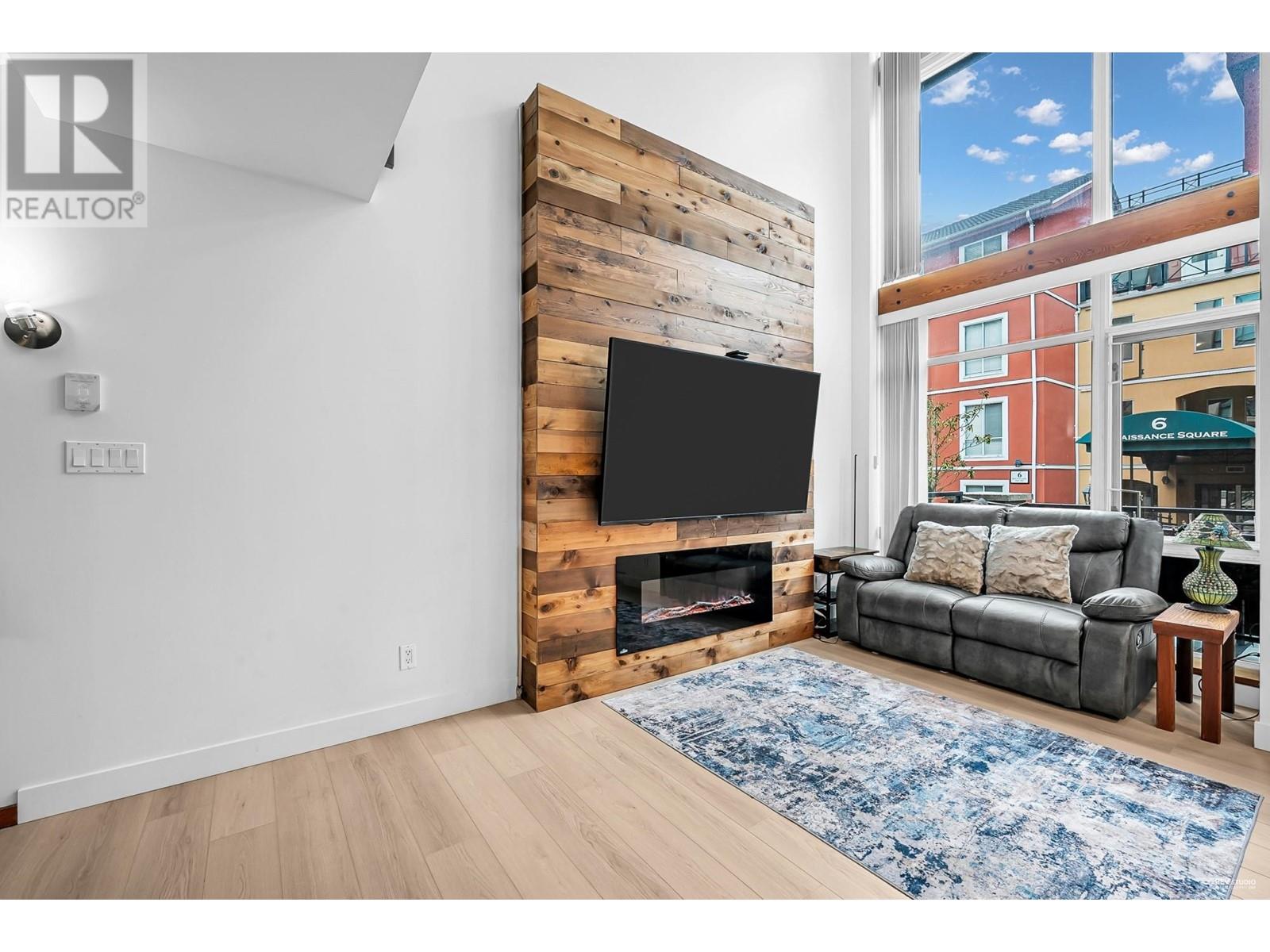 119 8 RENAISSANCE SQUARE, New Westminster