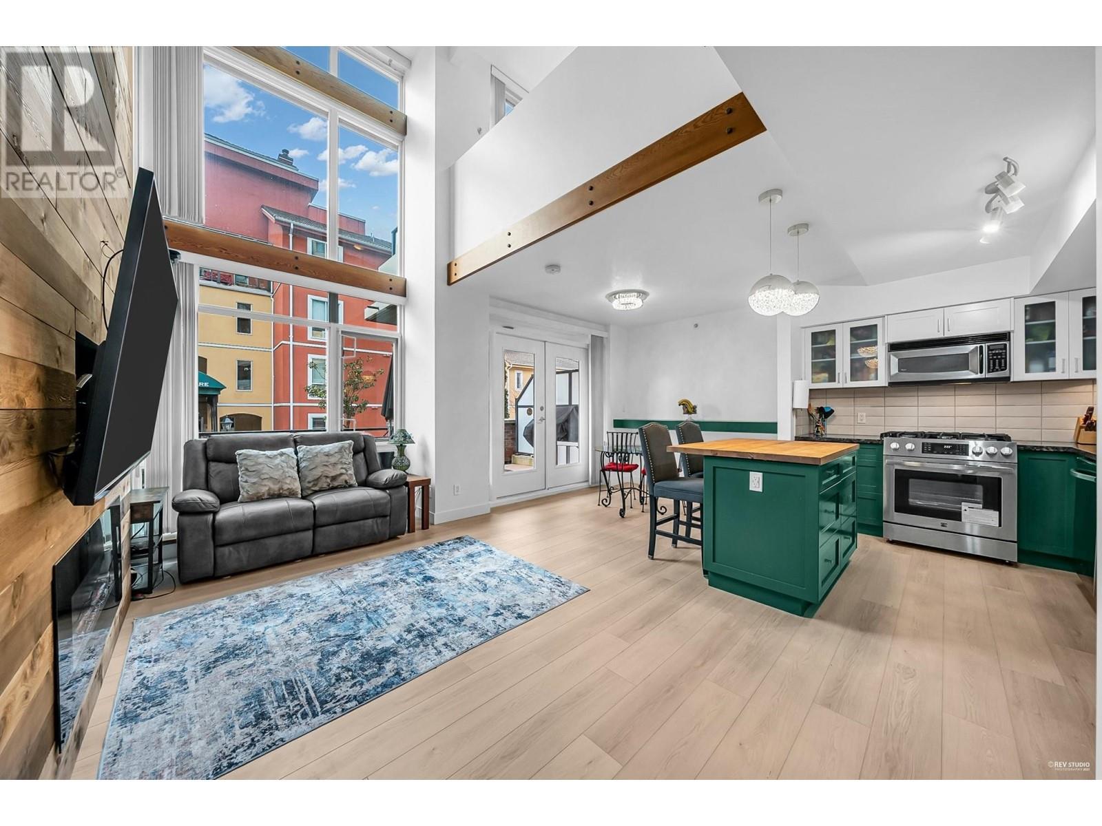 119 8 RENAISSANCE SQUARE, New Westminster