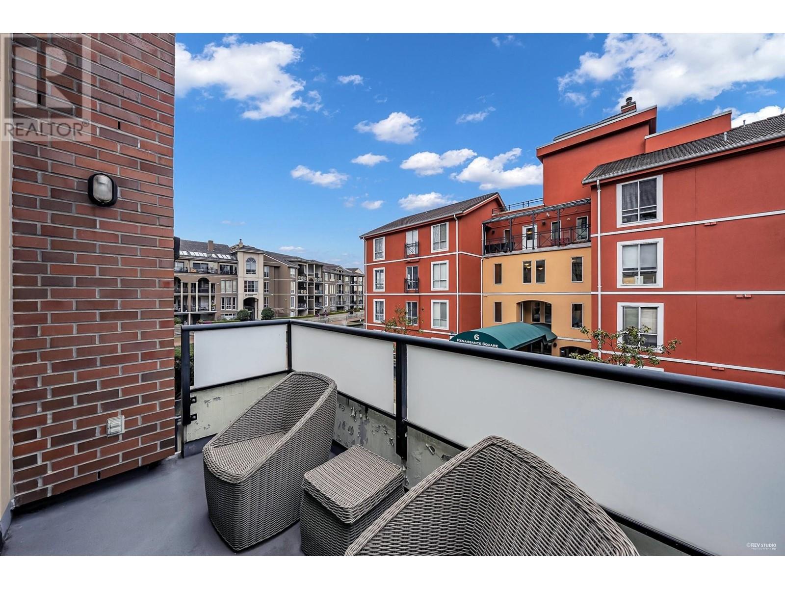 119 8 RENAISSANCE SQUARE, New Westminster
