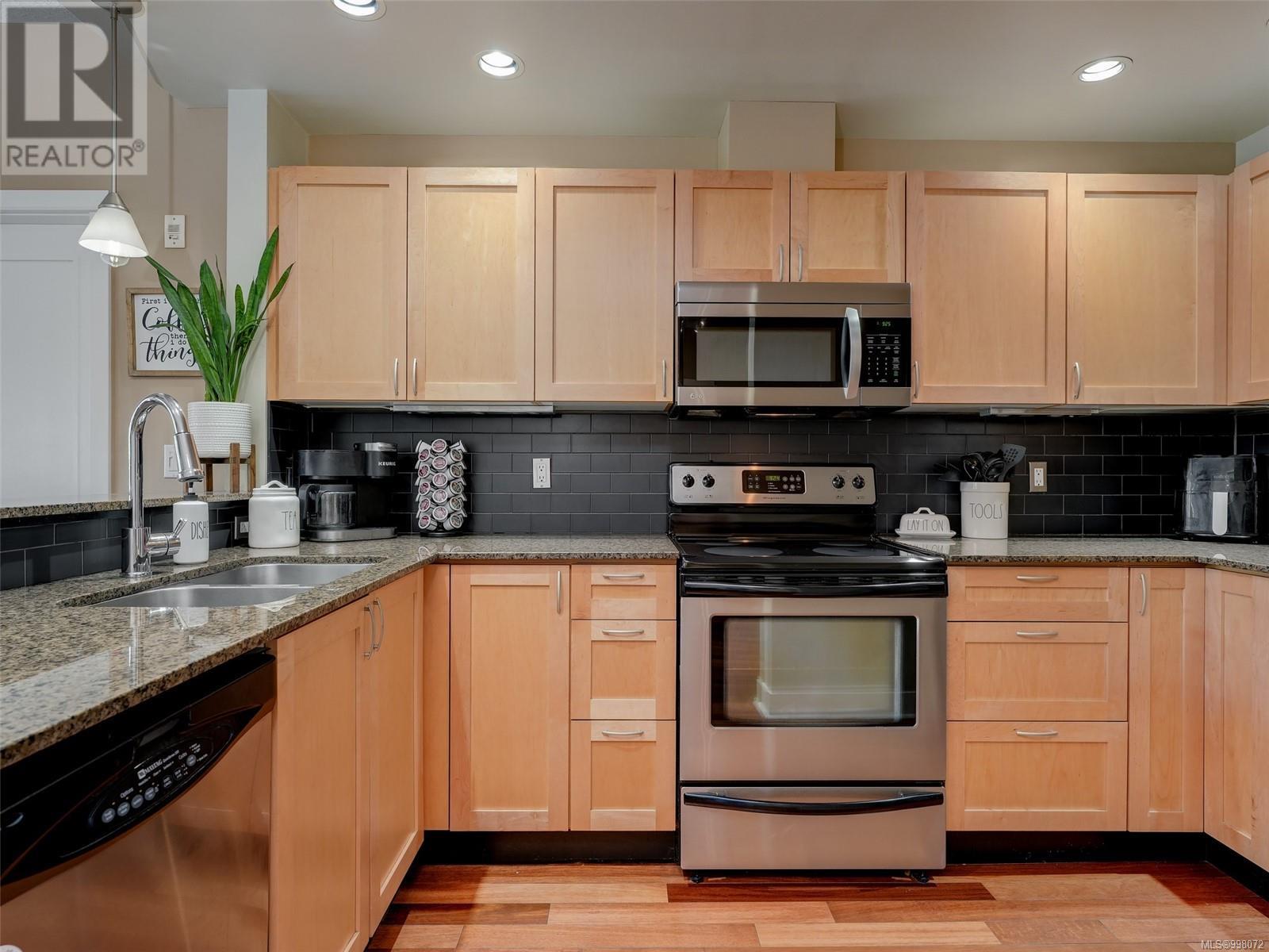 203 627 Brookside Road, Colwood