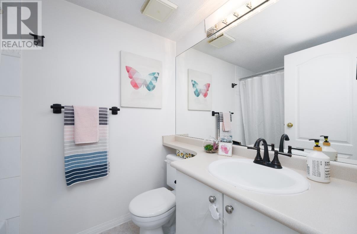 32 7111 LYNNWOOD DRIVE, Richmond