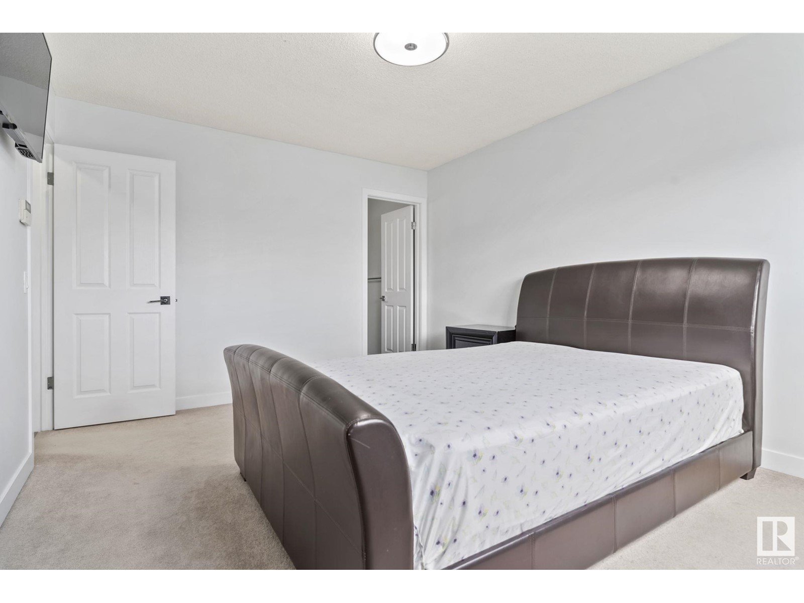 3235 28 AV NW, Edmonton