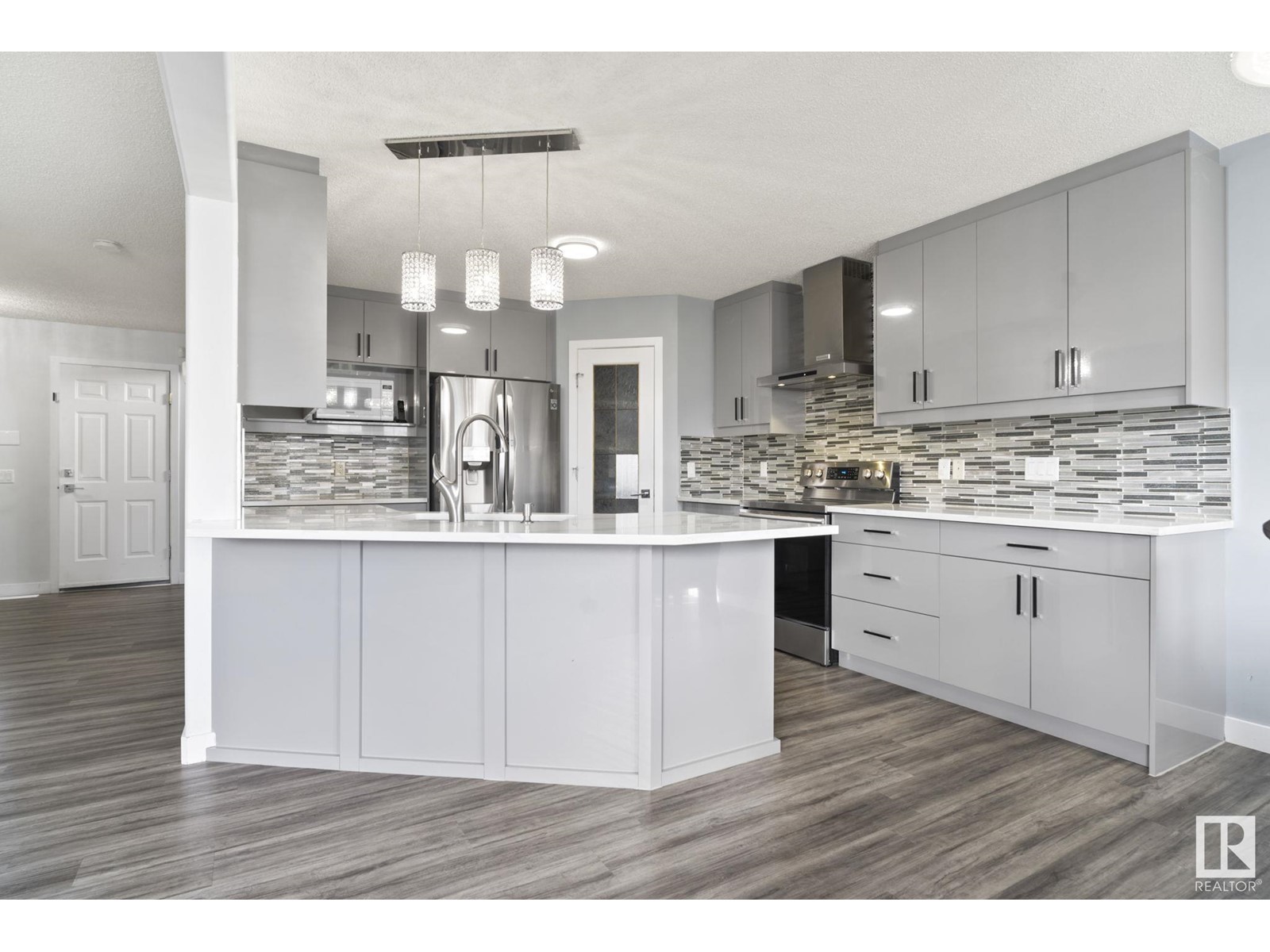 3235 28 AV NW, Edmonton
