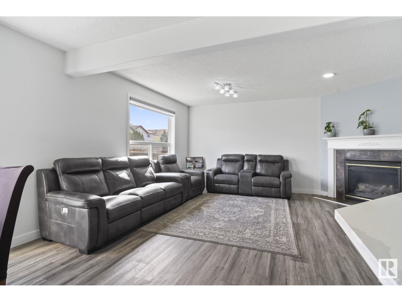 3235 28 AV NW, Edmonton